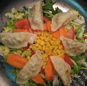 SALADE GYOZA